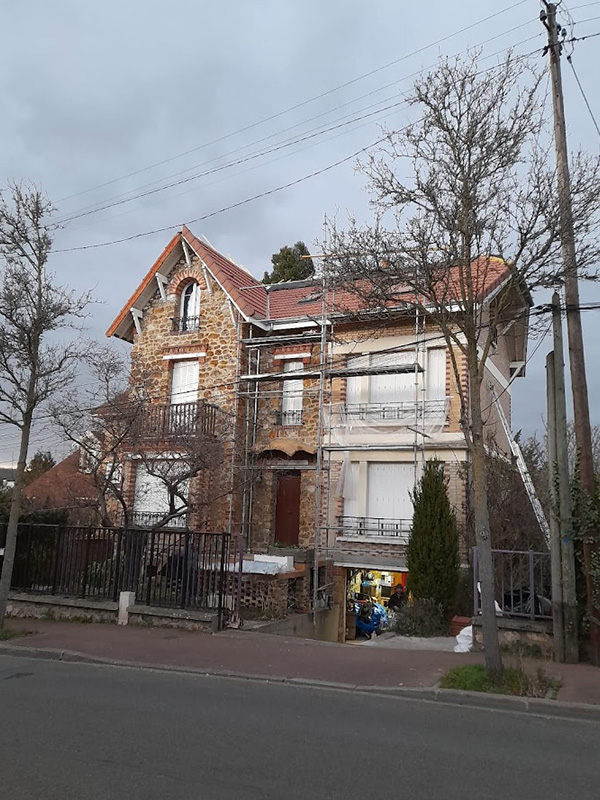 Peinture et Ravalement de Façade à Issy-les-Moulineaux (92130) - Les Compagnons Ortica, Spécialistes du Ravalement dans les Hauts-de-Seine