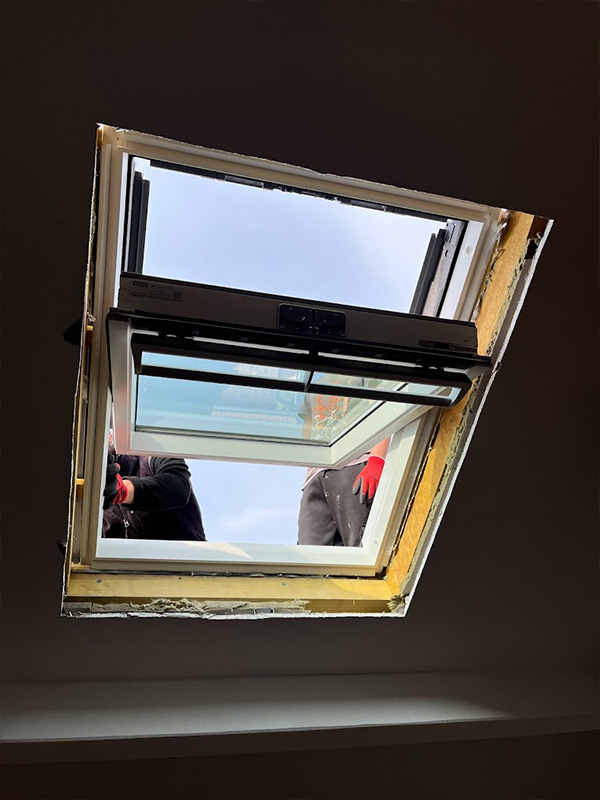 Installation de Velux à Issy-les-Moulineaux (92130) et dans les Hauts-de-Seine (92) - Améliorez l'Éclairage Naturel de Votre Habitat